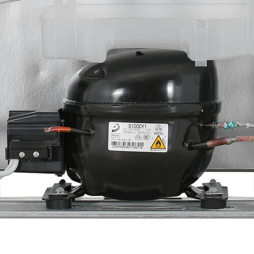 Купить Холодильник с морозильником   Indesit TIA 14 белый  9941818. Характеристики, отзывы и цены в Донецке