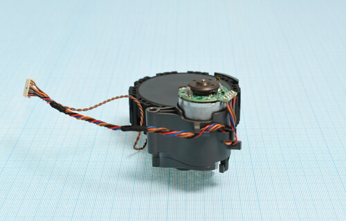 Купить Двигатель (В сборе с колесом L) для пылесоса-робота Roborock Q8 Max  9156593. Характеристики, отзывы и цены в Донецке