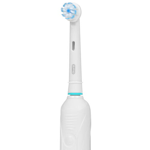 Купить Электрическая зубная щетка Braun Oral-B Pro 700 SENSI CLEAN белый  5415664. Характеристики, отзывы и цены в Донецке