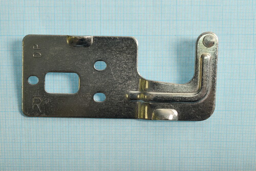 Купить Петля дверцы (Верхняя R) для холодильника DEXP B4-27AMA (Metal) [N/A]  9118077. Характеристики, отзывы и цены в Донецке