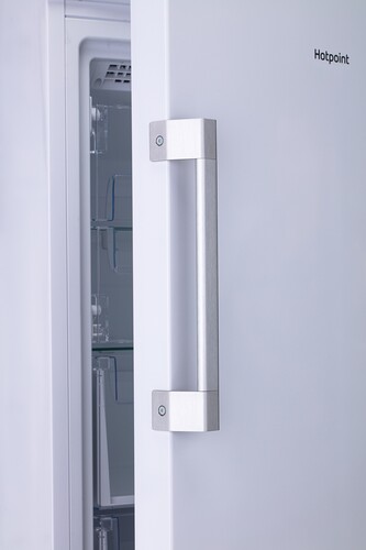 Купить Морозильный шкаф  Hotpoint HFZ 5151 W белый  5449842. Характеристики, отзывы и цены в Донецке