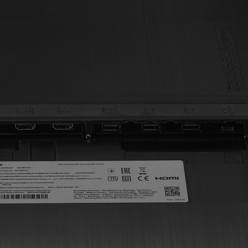 Купить 43" Смарт-монитор Samsung Smart M7 S43FM702UI черный  5629033. Характеристики, отзывы и цены в Донецке
