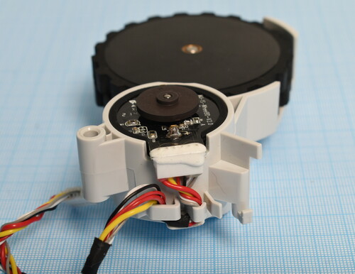 Купить Двигатель (В сборе с колесом L) для пылесоса-робота Xiaomi Mi Robot Vacuum-Mop 2 Pro  5422670. Характеристики, отзывы и цены в Донецке