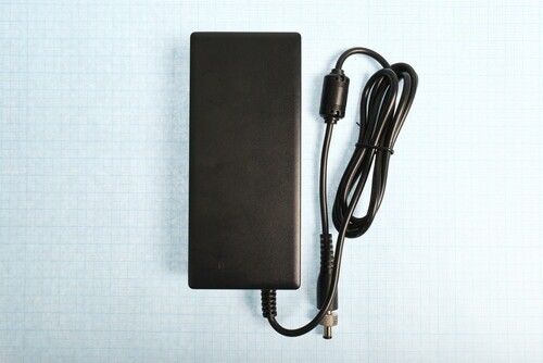 Купить Адаптер питания (DEXP) 24V - 3.75A [AC-in: IEC C8; DC-out: D=5,4mm_d=2.1mm_L=8mm] (Black)  7726873. Характеристики, отзывы и цены в Донецке