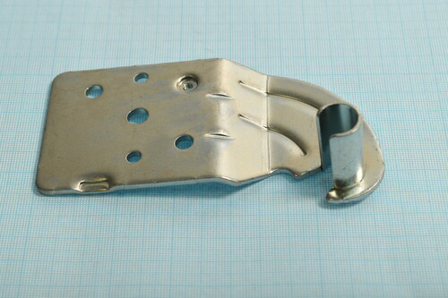 Купить Петля дверцы (Верхняя R) для холодильника DEXP SBS510M (Silver)  9044193. Характеристики, отзывы и цены в Донецке