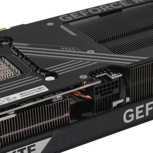 Купить Видеокарта GIGABYTE GeForce RTX 5070 WINDFORCE OC SFF  5613399. Характеристики, отзывы и цены в Донецке