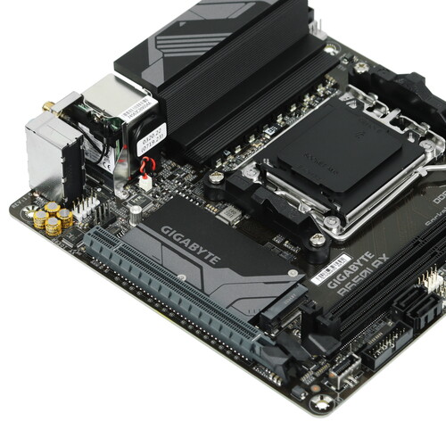 Купить Материнская плата GIGABYTE B650I AX  5630835. Характеристики, отзывы и цены в Донецке