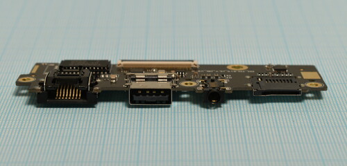 Купить Плата (USB + LAN + CR + AUD) для ноутбука DEXP Atlas M15-I3W302  9050001. Характеристики, отзывы и цены в Донецке