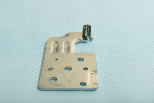 Купить Петля дверцы (Верхняя R) для холодильника DEXP RF-MN450DMA (Metal) [N/A]  9118088. Характеристики, отзывы и цены в Донецке