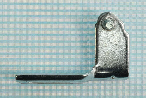 Купить Петля дверцы (Средняя) для холодильника DEXP B4-32AMA (Metal)  9170694. Характеристики, отзывы и цены в Донецке