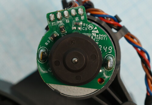 Купить Двигатель (В сборе с колесом L) для пылесоса-робота Roborock Q8 Max  9156593. Характеристики, отзывы и цены в Донецке