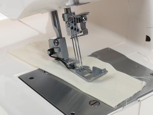Купить Коверлок Merrylock 5550A  1091062. Характеристики, отзывы и цены в Донецке